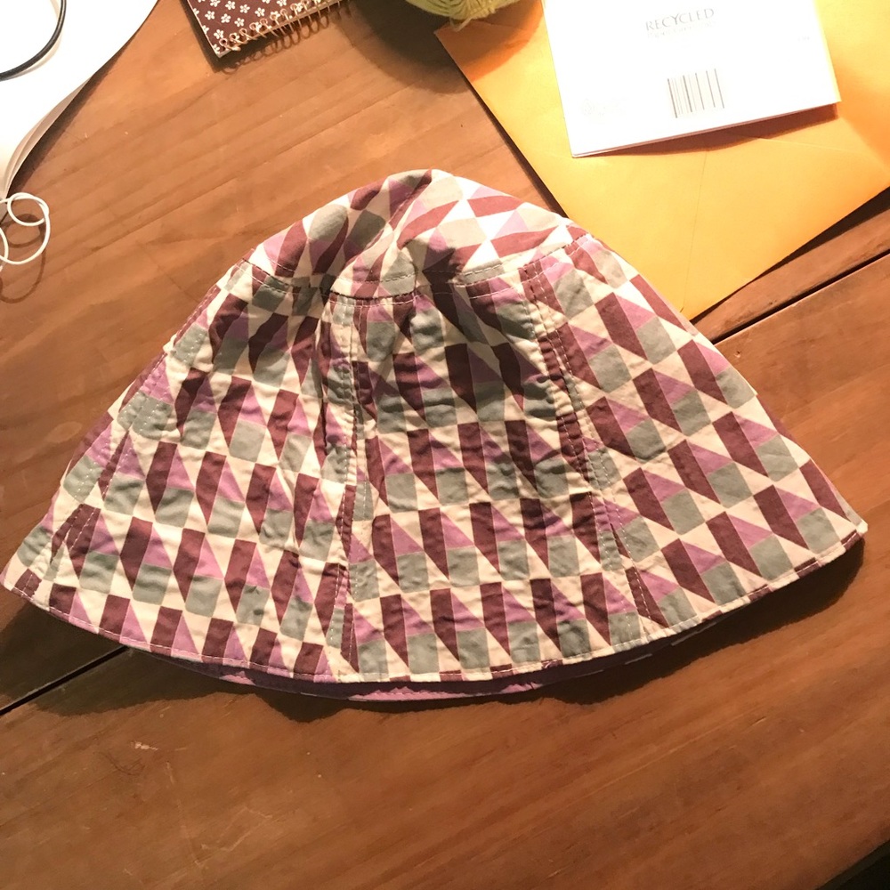 Pattern bucket hat